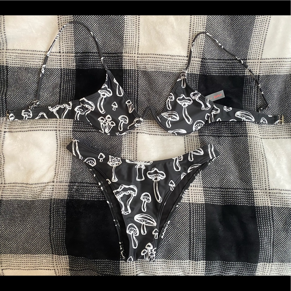 NEW, NEVER WORN. SLOY HUX women’s mushroom bikini